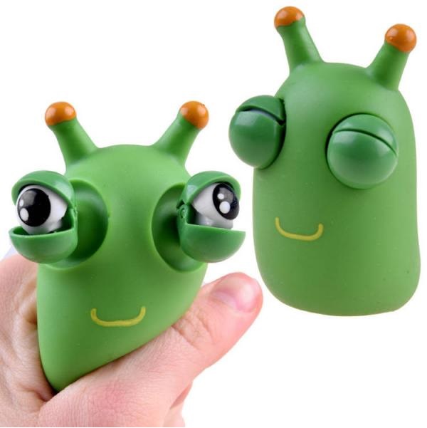 Veselý zelený slimák s vypúlenými očami