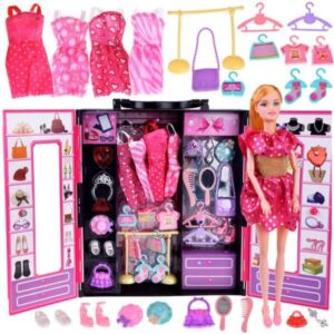 Skriňa s oblečením a doplnkami + bábika