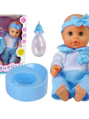 Bábika bábätko v modrej pyžame pije a ciká